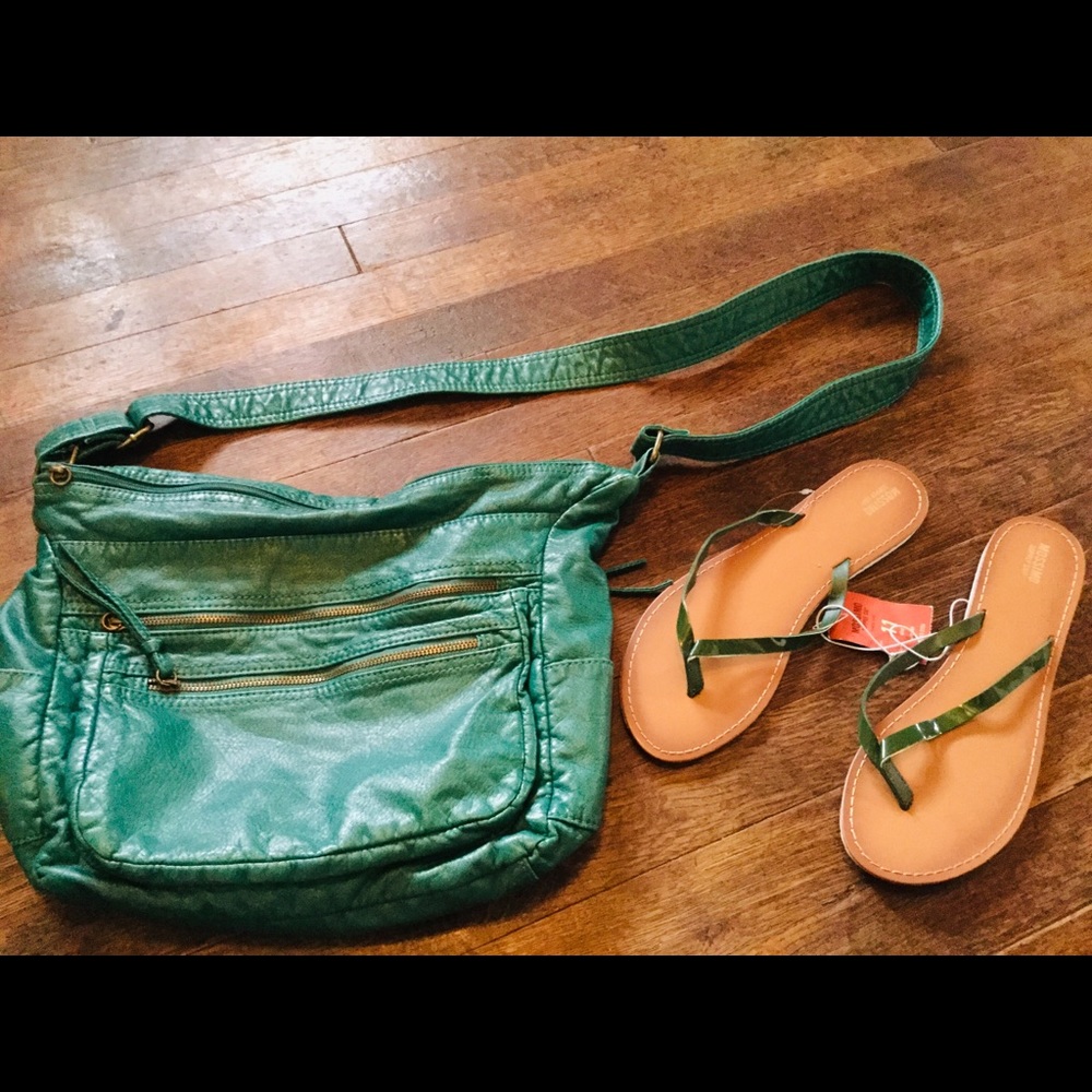 Size 11 NWT Mossimo flip flops